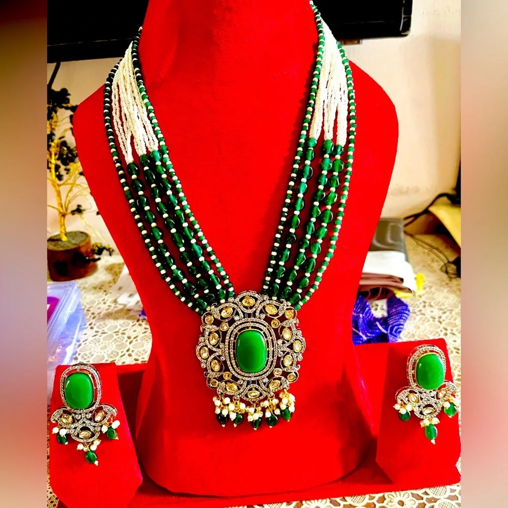Grand Emerald&American Diamanté Pendant Held By Pearls &Green Droplets Earrings - Picture 2 of 6